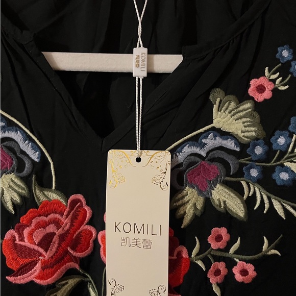 NWT Black long sleeve Blouse with floral embroidery size 3X - Picture 8 of 10